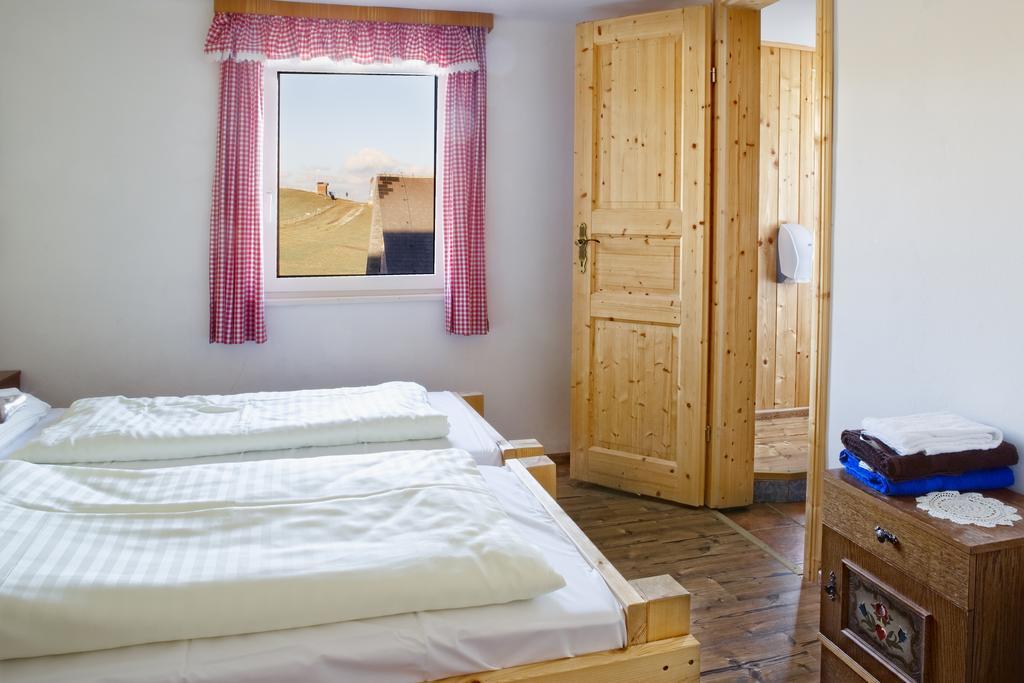 Altes Almhaus Hotel Maria Lankowitz Room photo